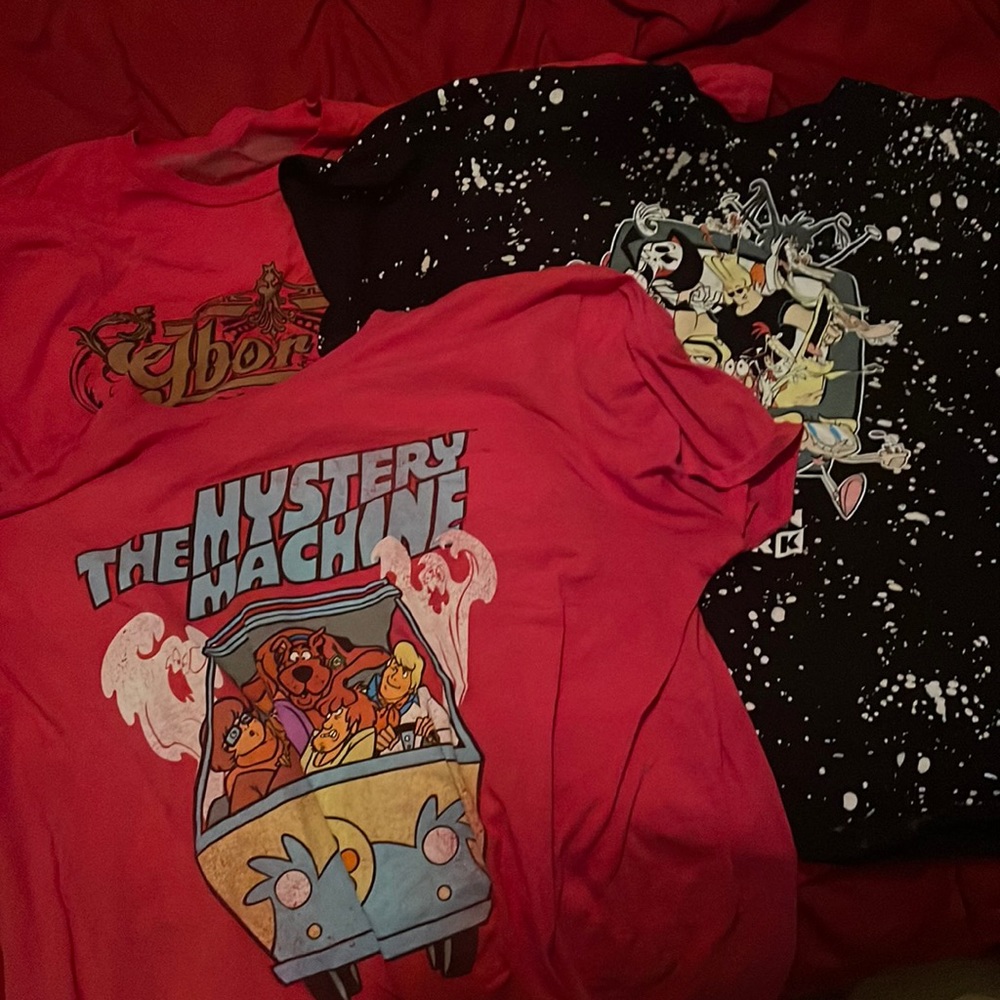 Random T-shirt with free gift